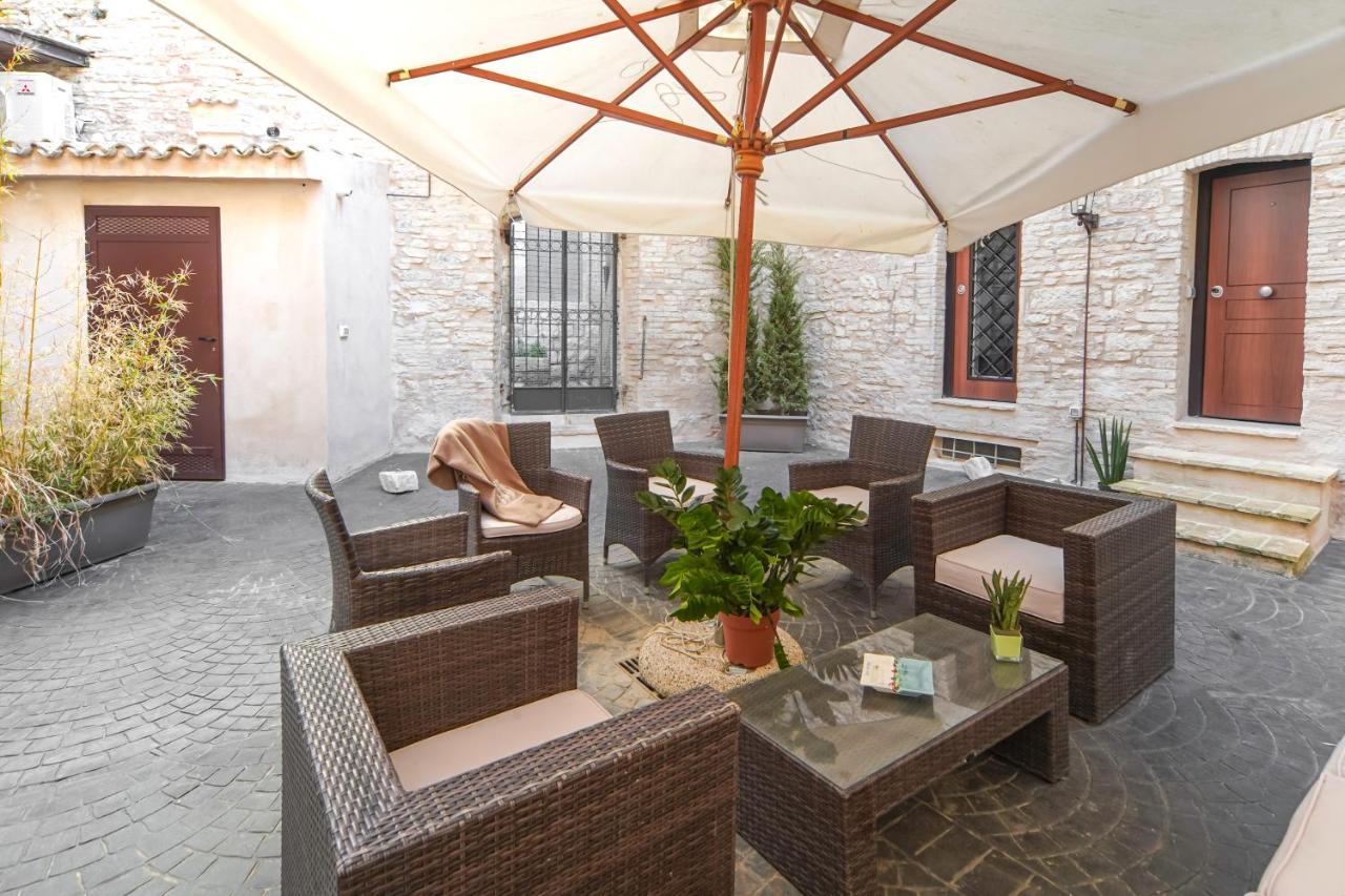 Palazzo Bozzoni Assisi Boutique Apartments Exteriör bild
